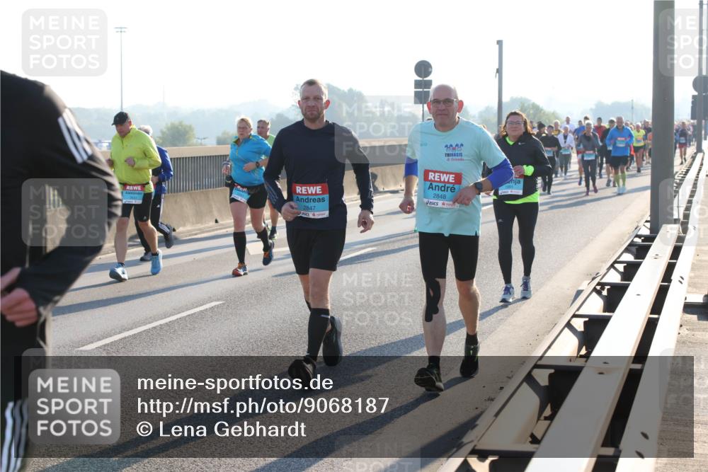 03.10.2025 - Köhlbrandbrückenlauf Lena Gebhardt http://msf.ph/oto/9068187 03.10.2025 09:24:12 Position 1 2847, 2848 meine-sportfotos.de