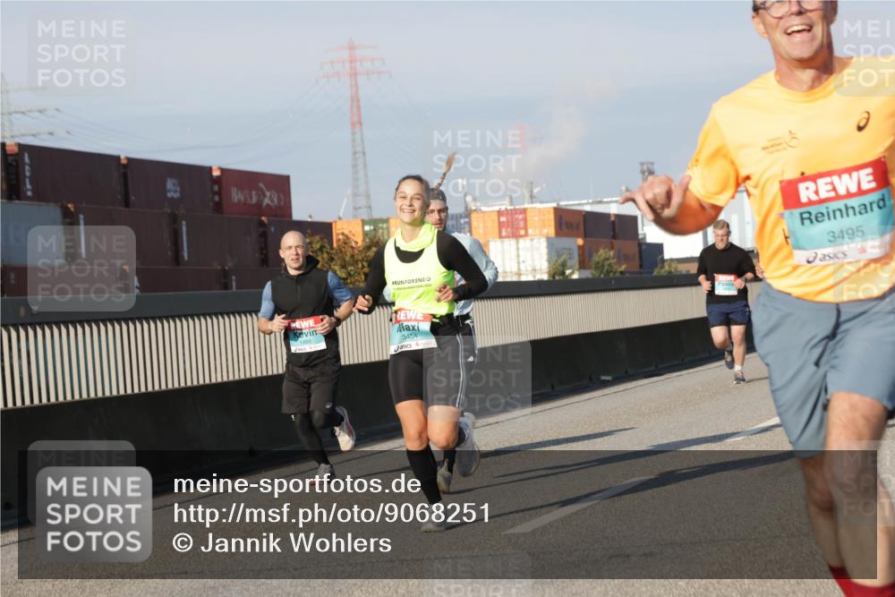 03.10.2025 - Köhlbrandbrückenlauf Jannik Wohlers http://msf.ph/oto/9068251 03.10.2025 09:47:43 Position 3 800, 3454, 3495 meine-sportfotos.de