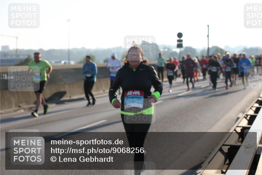 03.10.2025 - Köhlbrandbrückenlauf Lena Gebhardt http://msf.ph/oto/9068256 03.10.2025 09:24:15 Position 1  meine-sportfotos.de
