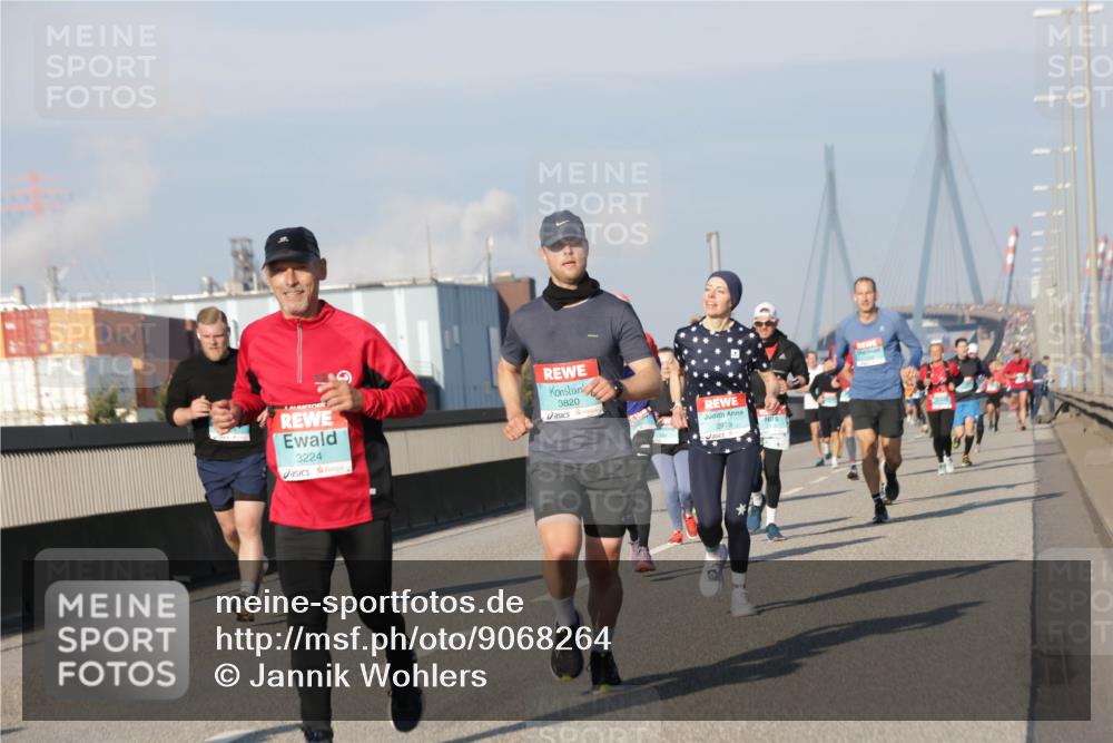 03.10.2025 - Köhlbrandbrückenlauf Jannik Wohlers http://msf.ph/oto/9068264 03.10.2025 09:47:44 Position 3 3224, 3820, 2979 meine-sportfotos.de