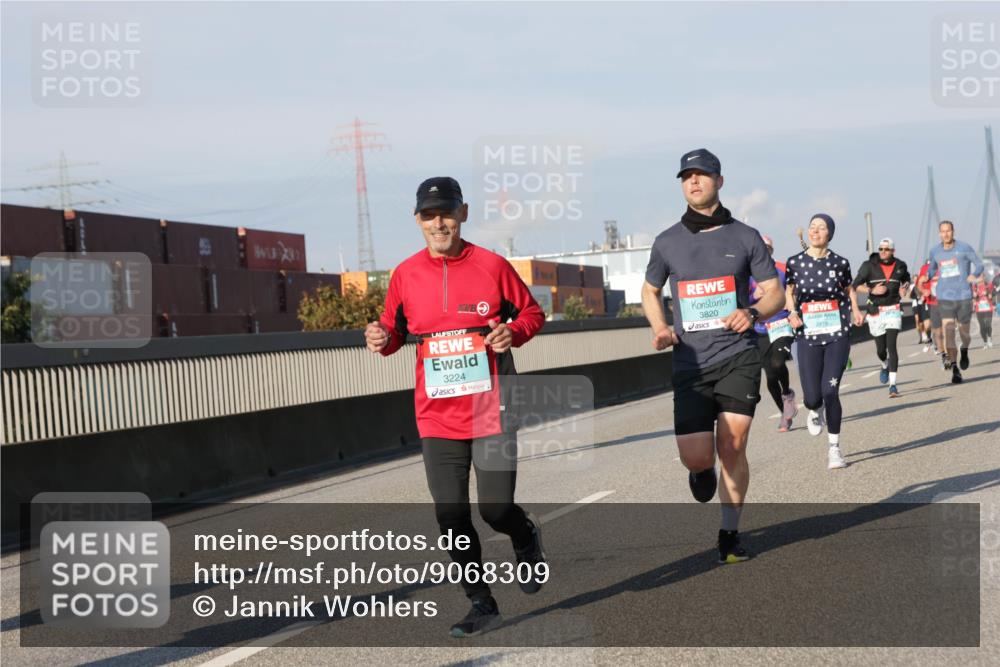 03.10.2025 - Köhlbrandbrückenlauf Jannik Wohlers http://msf.ph/oto/9068309 03.10.2025 09:47:45 Position 3 17, 3224, 3820, 2979 meine-sportfotos.de