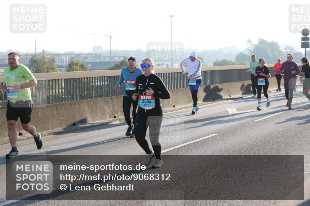 03.10.2025 - Köhlbrandbrückenlauf Lena Gebhardt http://msf.ph/oto/9068312 03.10.2025 09:24:16 Position 1 1734, 1971 meine-sportfotos.de