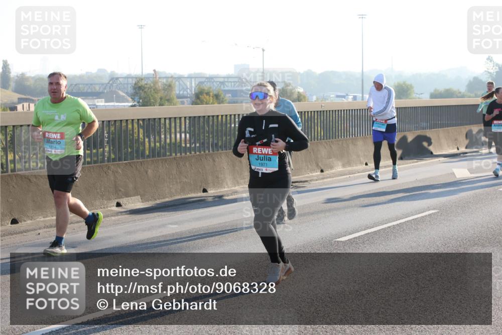 03.10.2025 - Köhlbrandbrückenlauf Lena Gebhardt http://msf.ph/oto/9068328 03.10.2025 09:24:17 Position 1 1734, 1971 meine-sportfotos.de