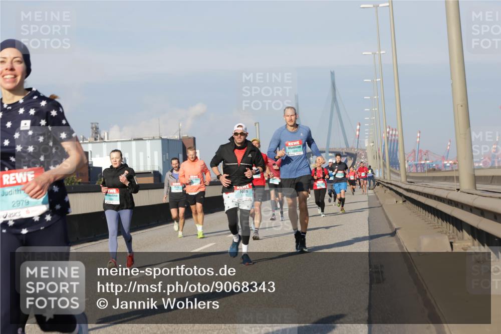 03.10.2025 - Köhlbrandbrückenlauf Jannik Wohlers http://msf.ph/oto/9068343 03.10.2025 09:47:47 Position 3 2979 meine-sportfotos.de