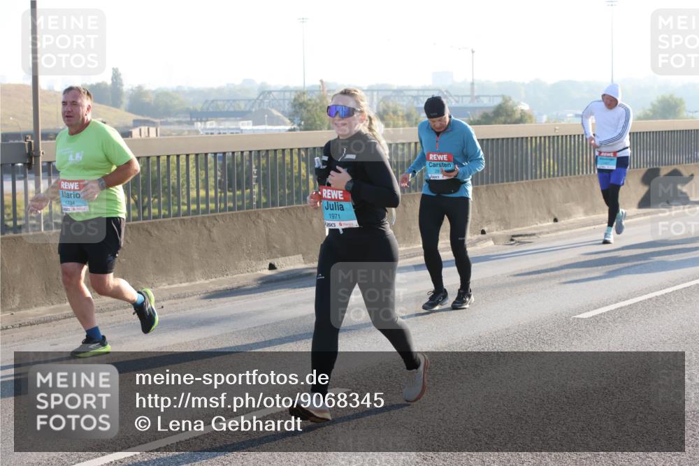 03.10.2025 - Köhlbrandbrückenlauf Lena Gebhardt http://msf.ph/oto/9068345 03.10.2025 09:24:17 Position 1 1734, 1971, 28 meine-sportfotos.de