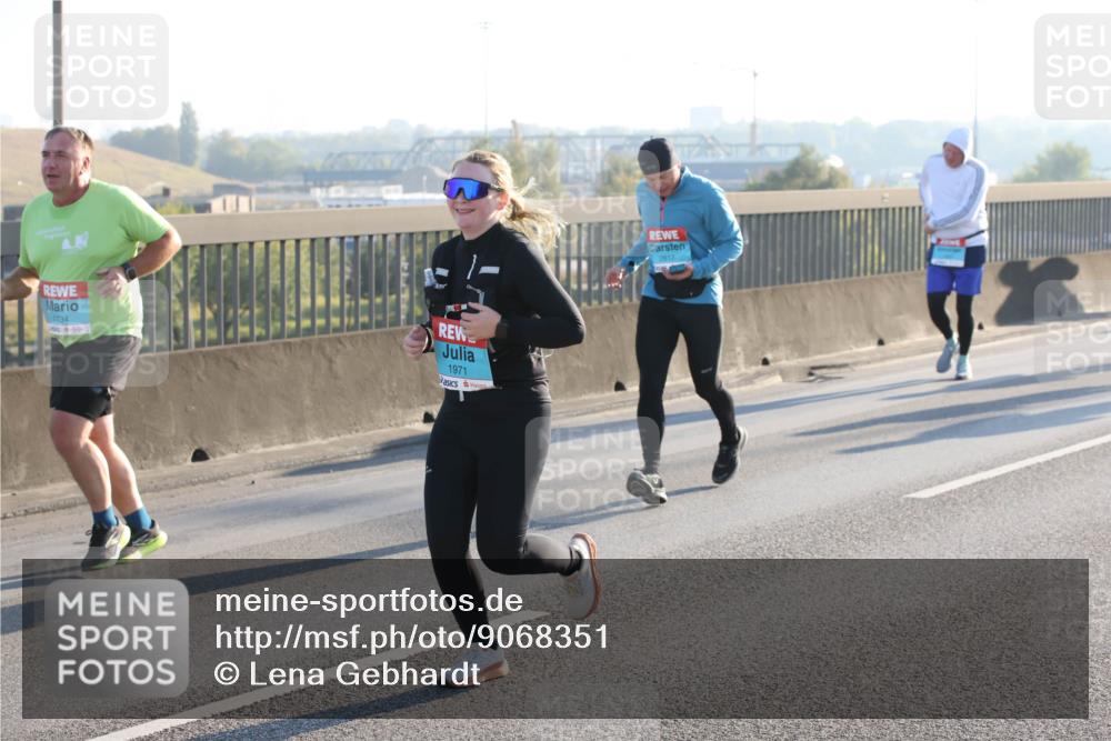 03.10.2025 - Köhlbrandbrückenlauf Lena Gebhardt http://msf.ph/oto/9068351 03.10.2025 09:24:17 Position 1 1734, 1971 meine-sportfotos.de