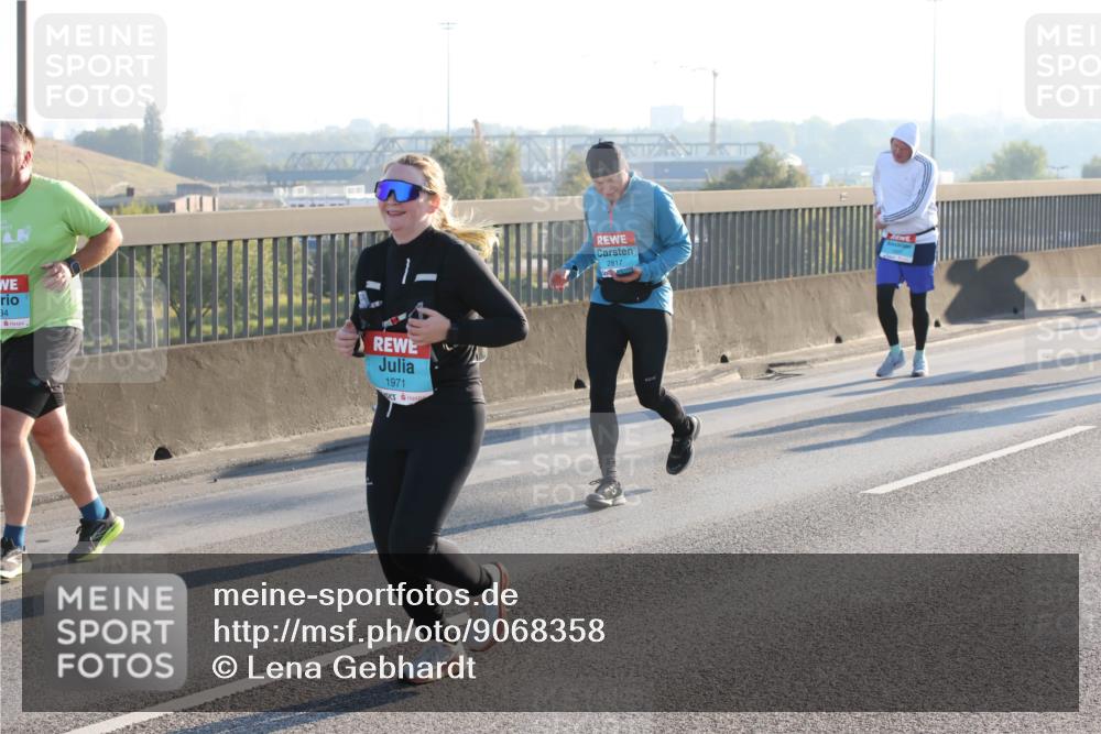 03.10.2025 - Köhlbrandbrückenlauf Lena Gebhardt http://msf.ph/oto/9068358 03.10.2025 09:24:17 Position 1 34, 1971, 2817 meine-sportfotos.de