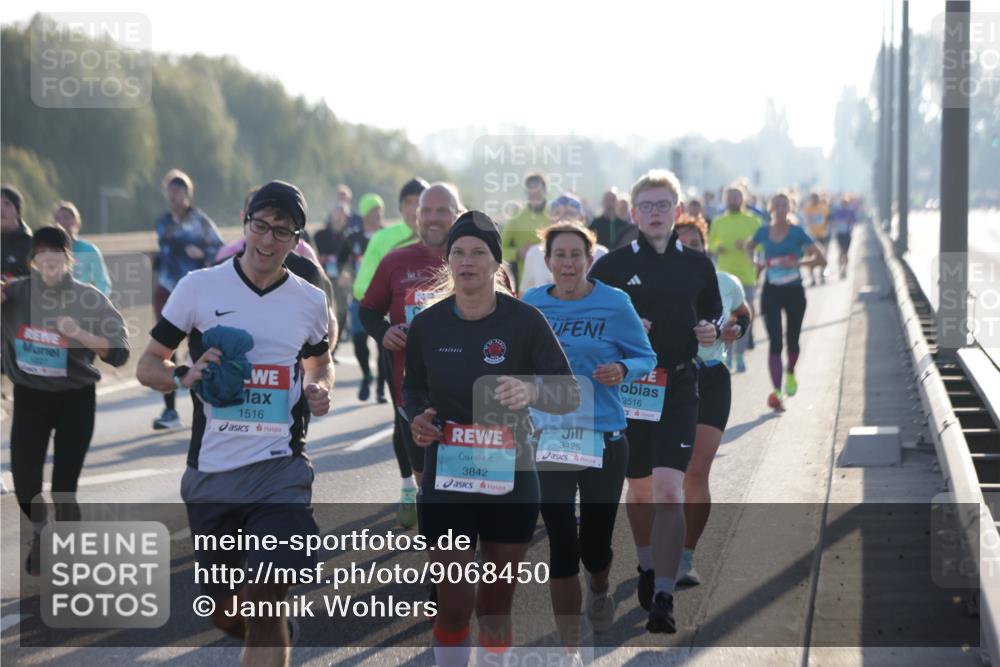 03.10.2025 - Köhlbrandbrückenlauf Jannik Wohlers http://msf.ph/oto/9068450 03.10.2025 09:16:26 Position 3 1516, 3842, 3425, 3516 meine-sportfotos.de