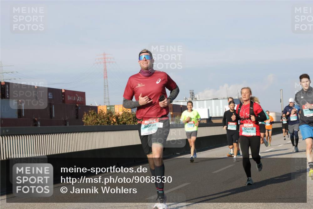 03.10.2025 - Köhlbrandbrückenlauf Jannik Wohlers http://msf.ph/oto/9068530 03.10.2025 09:47:56 Position 3 100, 3118, 3630, 1316 meine-sportfotos.de