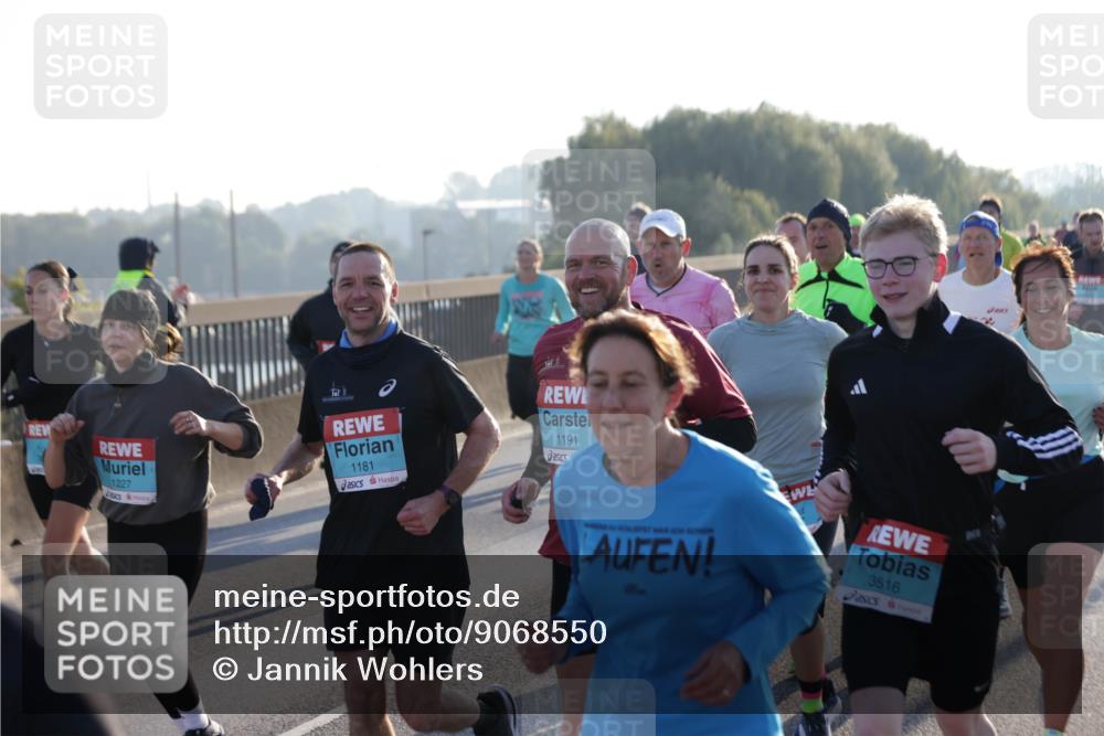 03.10.2025 - Köhlbrandbrückenlauf Jannik Wohlers http://msf.ph/oto/9068550 03.10.2025 09:16:29 Position 3 1227, 1181, 1191, 3516 meine-sportfotos.de