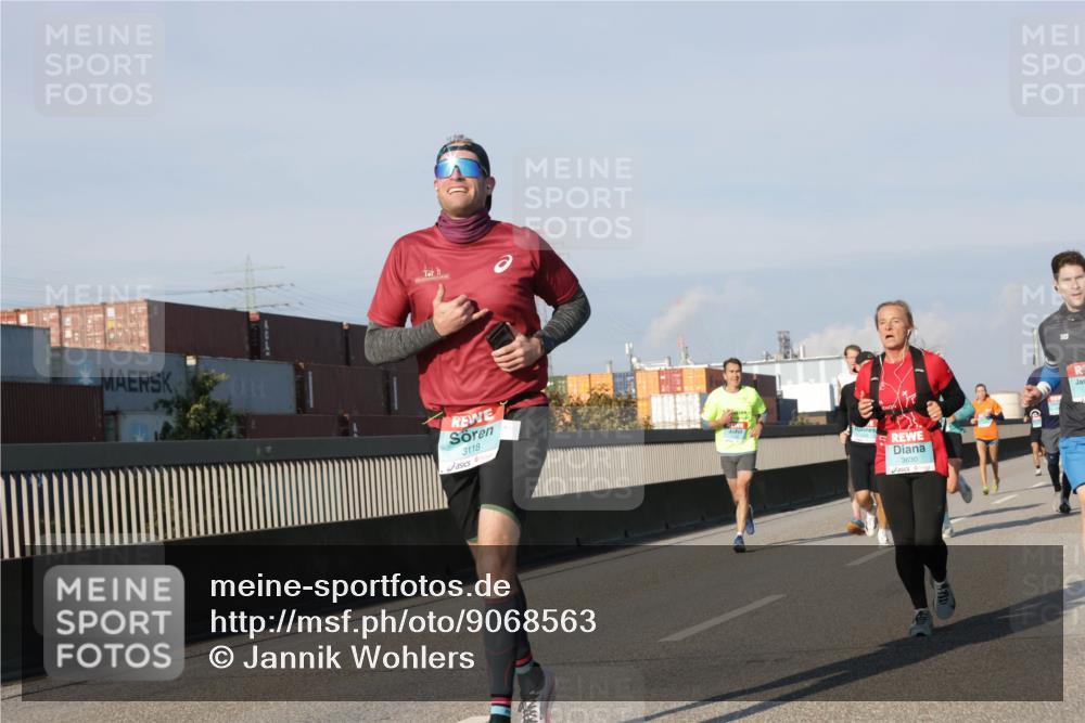 03.10.2025 - Köhlbrandbrückenlauf Jannik Wohlers http://msf.ph/oto/9068563 03.10.2025 09:47:57 Position 3 3118, 3630 meine-sportfotos.de