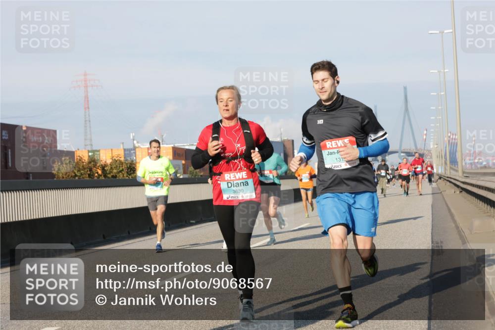 03.10.2025 - Köhlbrandbrückenlauf Jannik Wohlers http://msf.ph/oto/9068567 03.10.2025 09:47:57 Position 3 16, 3630, 13 meine-sportfotos.de