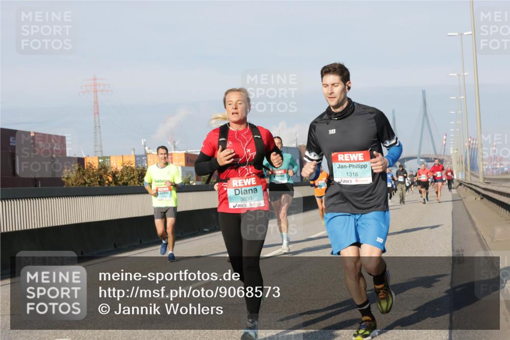 03.10.2025 - Köhlbrandbrückenlauf Jannik Wohlers http://msf.ph/oto/9068573 03.10.2025 09:47:58 Position 3 280, 3630, 6, 1316 meine-sportfotos.de