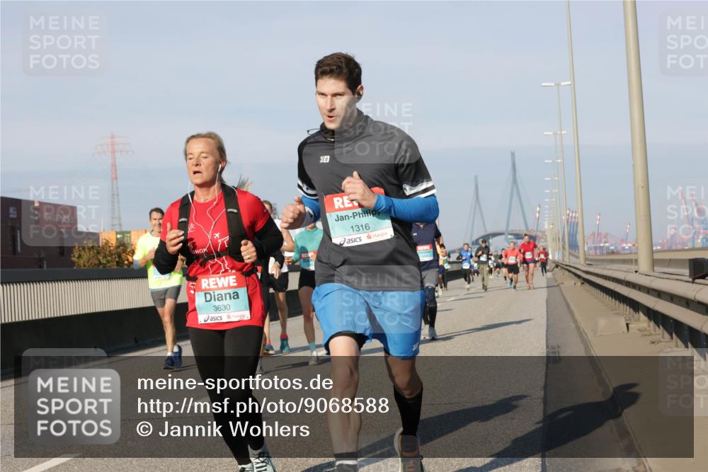 03.10.2025 - Köhlbrandbrückenlauf Jannik Wohlers http://msf.ph/oto/9068588 03.10.2025 09:47:58 Position 3 6, 3630, 1316 meine-sportfotos.de