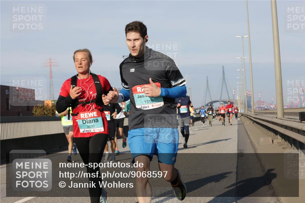 03.10.2025 - Köhlbrandbrückenlauf Jannik Wohlers http://msf.ph/oto/9068597 03.10.2025 09:47:58 Position 3 6, 3630, 1316 meine-sportfotos.de