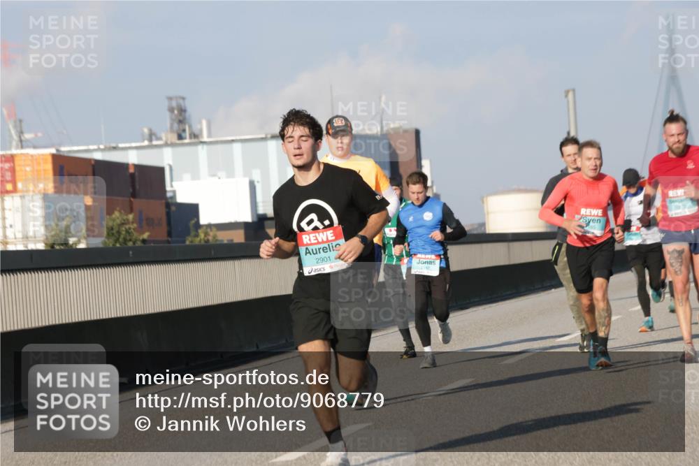 03.10.2025 - Köhlbrandbrückenlauf Jannik Wohlers http://msf.ph/oto/9068779 03.10.2025 09:48:05 Position 3 2901, 2947, 65 meine-sportfotos.de