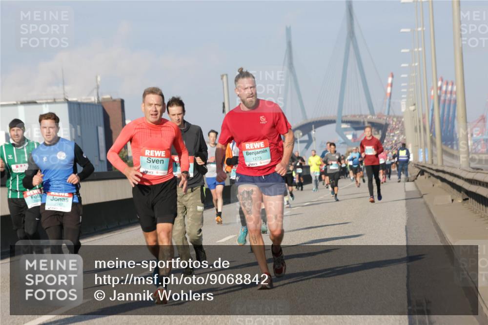 03.10.2025 - Köhlbrandbrückenlauf Jannik Wohlers http://msf.ph/oto/9068842 03.10.2025 09:48:07 Position 3 2947, 1165, 1273 meine-sportfotos.de