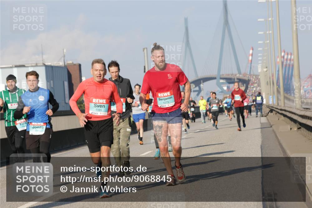 03.10.2025 - Köhlbrandbrückenlauf Jannik Wohlers http://msf.ph/oto/9068845 03.10.2025 09:48:07 Position 3 2947, 1165, 1273 meine-sportfotos.de