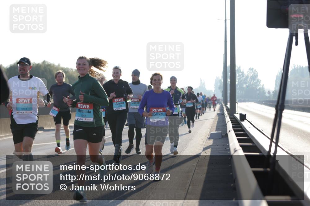 03.10.2025 - Köhlbrandbrückenlauf Jannik Wohlers http://msf.ph/oto/9068872 03.10.2025 09:16:44 Position 3 3791, 1946, 1238, 2677 meine-sportfotos.de