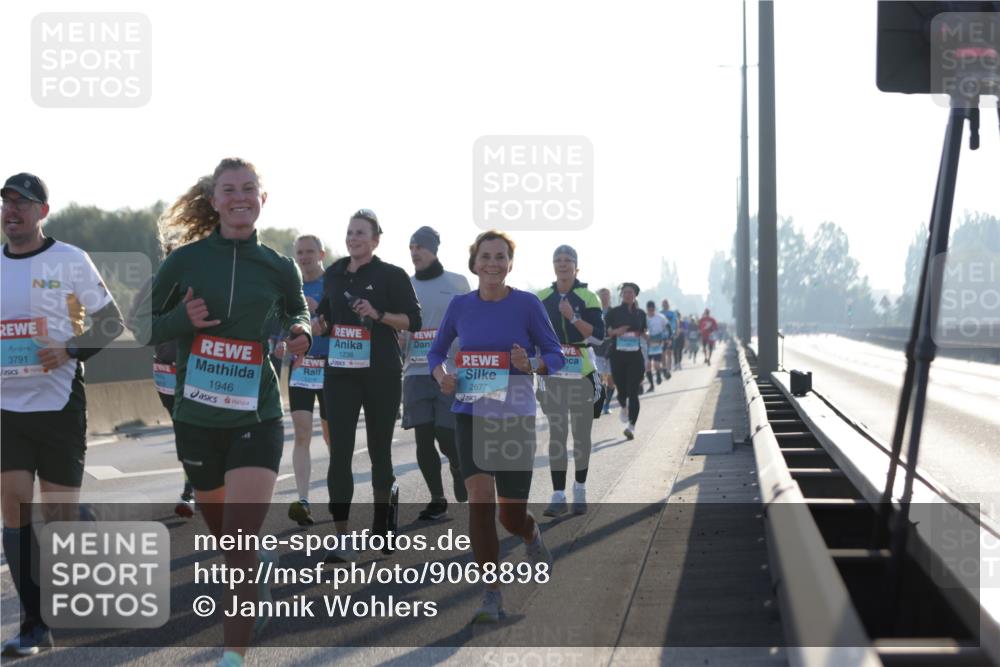 03.10.2025 - Köhlbrandbrückenlauf Jannik Wohlers http://msf.ph/oto/9068898 03.10.2025 09:16:45 Position 3 3791, 1946, 1238, 2677 meine-sportfotos.de