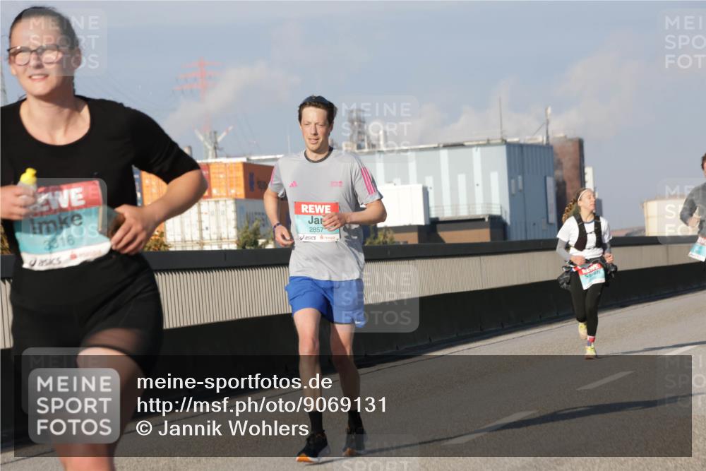 03.10.2025 - Köhlbrandbrückenlauf Jannik Wohlers http://msf.ph/oto/9069131 03.10.2025 09:48:15 Position 3 3316, 2857 meine-sportfotos.de