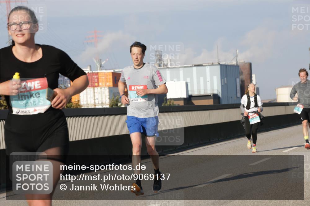 03.10.2025 - Köhlbrandbrückenlauf Jannik Wohlers http://msf.ph/oto/9069137 03.10.2025 09:48:16 Position 3 3016, 285 meine-sportfotos.de