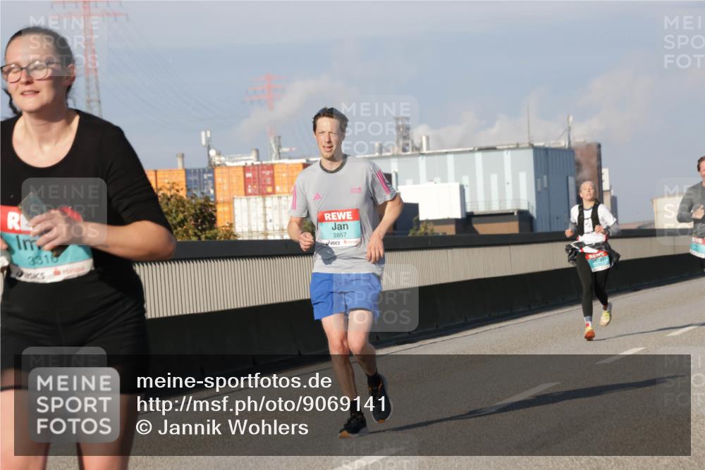 03.10.2025 - Köhlbrandbrückenlauf Jannik Wohlers http://msf.ph/oto/9069141 03.10.2025 09:48:16 Position 3 3316, 2857 meine-sportfotos.de