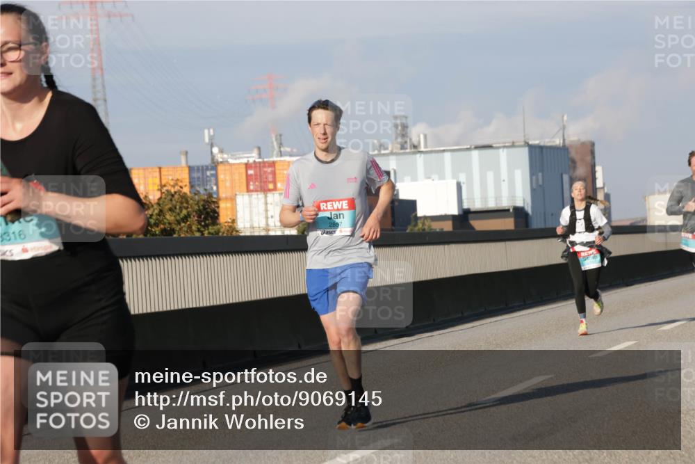 03.10.2025 - Köhlbrandbrückenlauf Jannik Wohlers http://msf.ph/oto/9069145 03.10.2025 09:48:16 Position 3 9316, 2857 meine-sportfotos.de