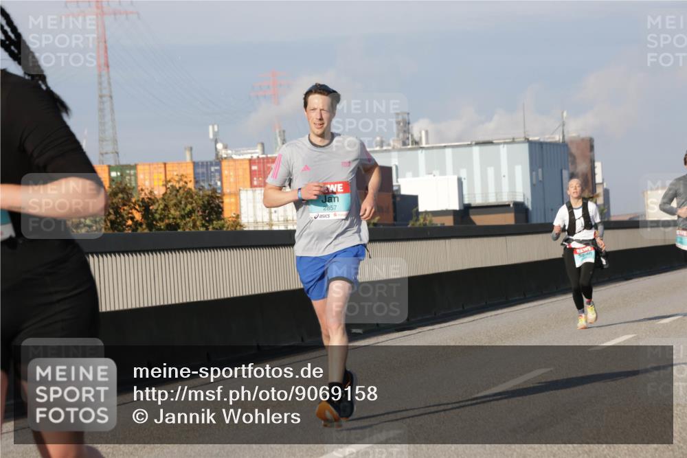 03.10.2025 - Köhlbrandbrückenlauf Jannik Wohlers http://msf.ph/oto/9069158 03.10.2025 09:48:16 Position 3 2857 meine-sportfotos.de