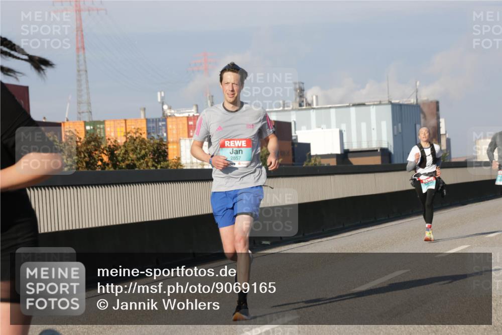 03.10.2025 - Köhlbrandbrückenlauf Jannik Wohlers http://msf.ph/oto/9069165 03.10.2025 09:48:16 Position 3 2857 meine-sportfotos.de