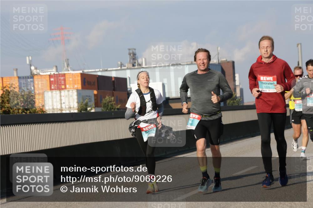 03.10.2025 - Köhlbrandbrückenlauf Jannik Wohlers http://msf.ph/oto/9069226 03.10.2025 09:48:19 Position 3 1225 meine-sportfotos.de