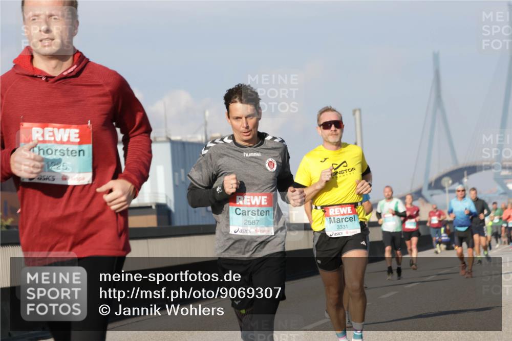 03.10.2025 - Köhlbrandbrückenlauf Jannik Wohlers http://msf.ph/oto/9069307 03.10.2025 09:48:21 Position 3 1225, 2587, 3331 meine-sportfotos.de