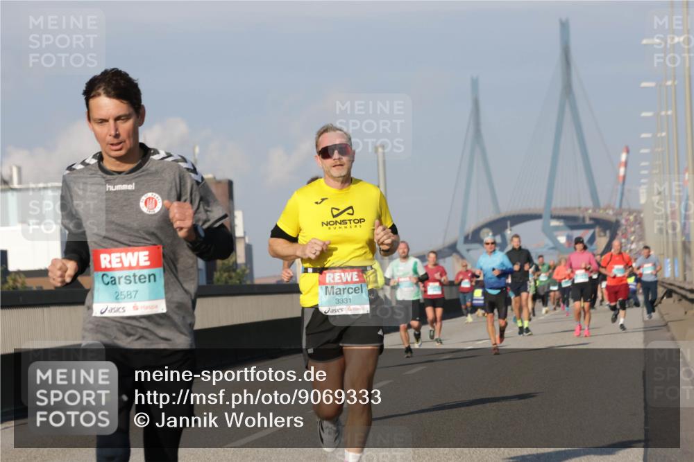 03.10.2025 - Köhlbrandbrückenlauf Jannik Wohlers http://msf.ph/oto/9069333 03.10.2025 09:48:22 Position 3 2587, 3331 meine-sportfotos.de
