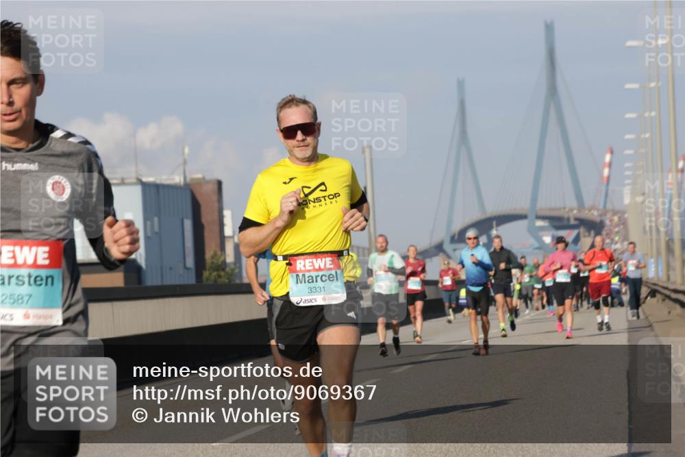 03.10.2025 - Köhlbrandbrückenlauf Jannik Wohlers http://msf.ph/oto/9069367 03.10.2025 09:48:23 Position 3 2587, 3331 meine-sportfotos.de