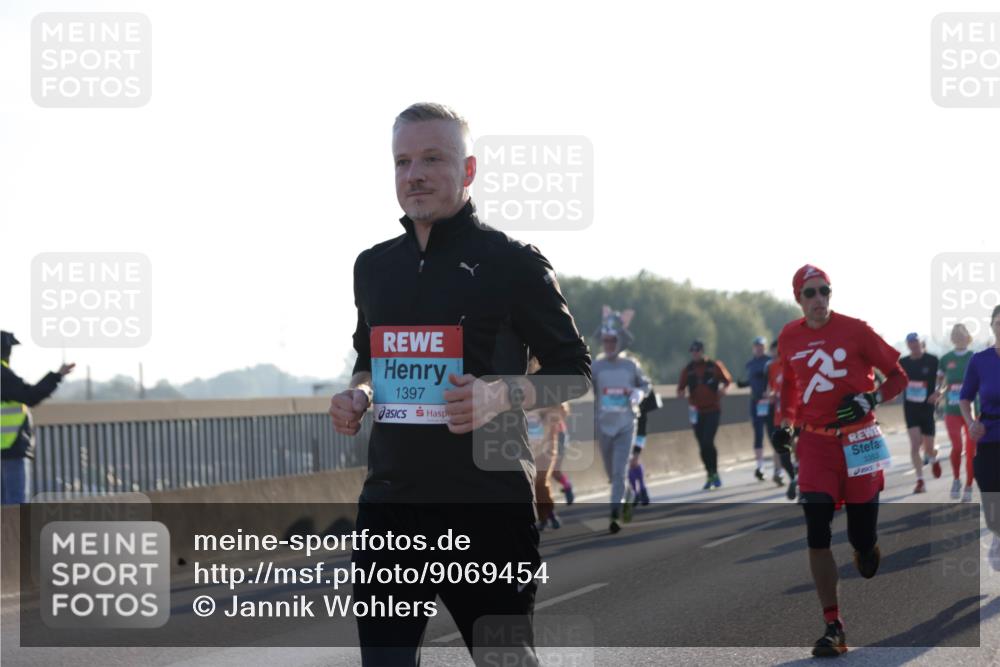 03.10.2025 - Köhlbrandbrückenlauf Jannik Wohlers http://msf.ph/oto/9069454 03.10.2025 09:17:02 Position 3 1397, 3353 meine-sportfotos.de