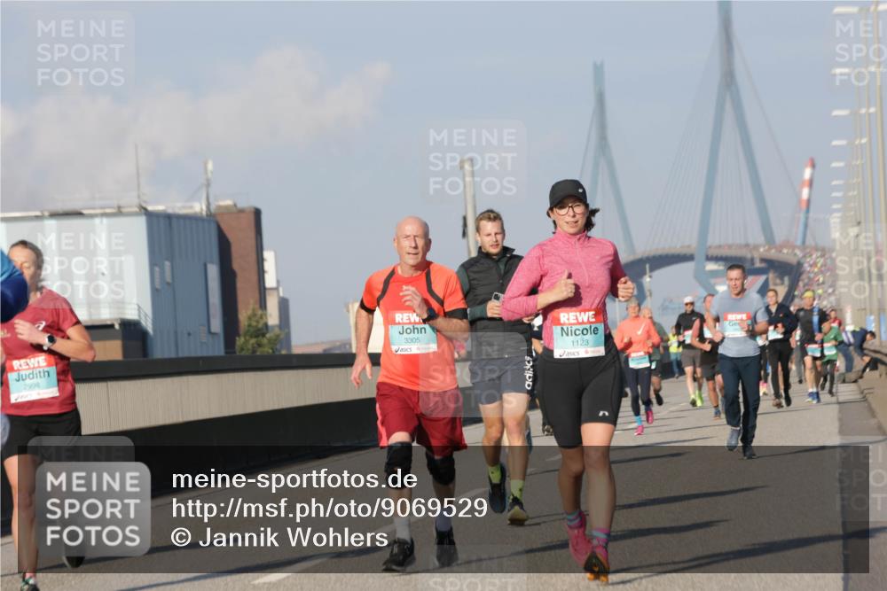 03.10.2025 - Köhlbrandbrückenlauf Jannik Wohlers http://msf.ph/oto/9069529 03.10.2025 09:48:34 Position 3 2998, 3305, 1123 meine-sportfotos.de