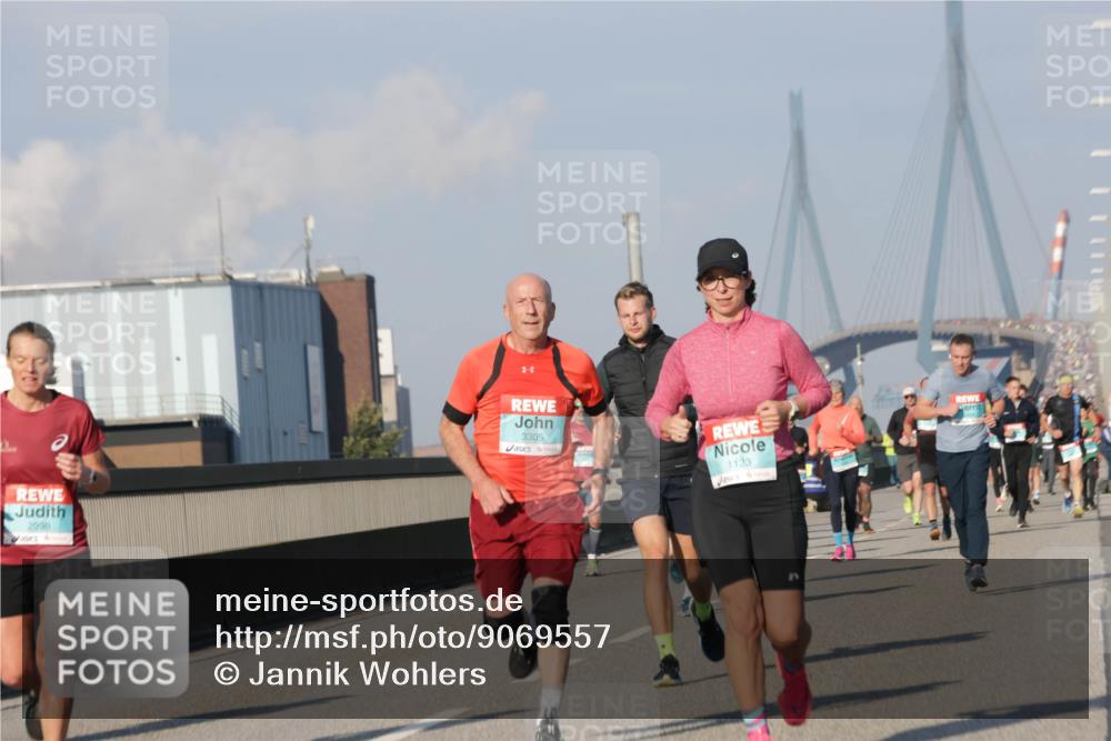 03.10.2025 - Köhlbrandbrückenlauf Jannik Wohlers http://msf.ph/oto/9069557 03.10.2025 09:48:34 Position 3 2998, 3305, 1123 meine-sportfotos.de