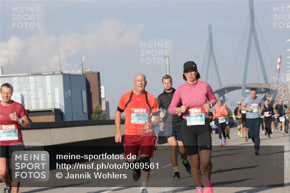 03.10.2025 - Köhlbrandbrückenlauf Jannik Wohlers http://msf.ph/oto/9069561 03.10.2025 09:48:34 Position 3 2998, 3305, 1123 meine-sportfotos.de
