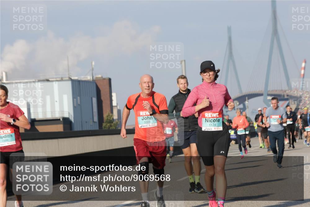 03.10.2025 - Köhlbrandbrückenlauf Jannik Wohlers http://msf.ph/oto/9069568 03.10.2025 09:48:34 Position 3 2998, 3305, 1123 meine-sportfotos.de