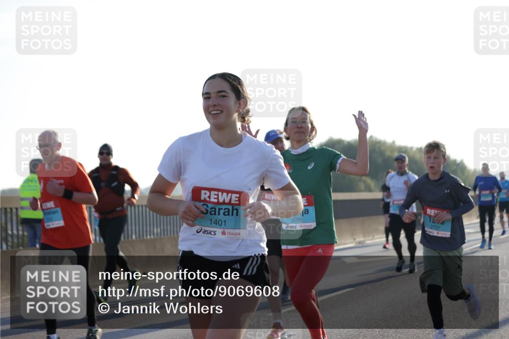03.10.2025 - Köhlbrandbrückenlauf Jannik Wohlers http://msf.ph/oto/9069608 03.10.2025 09:17:07 Position 3 1401, 3709, 3707 meine-sportfotos.de
