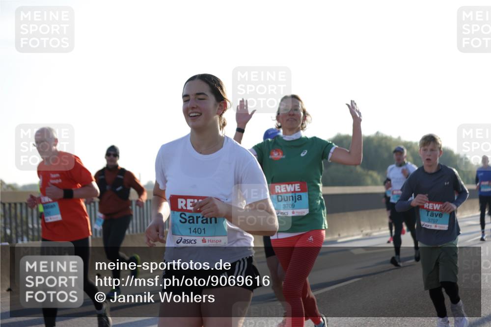 03.10.2025 - Köhlbrandbrückenlauf Jannik Wohlers http://msf.ph/oto/9069616 03.10.2025 09:17:07 Position 3 1401, 3709, 3707 meine-sportfotos.de