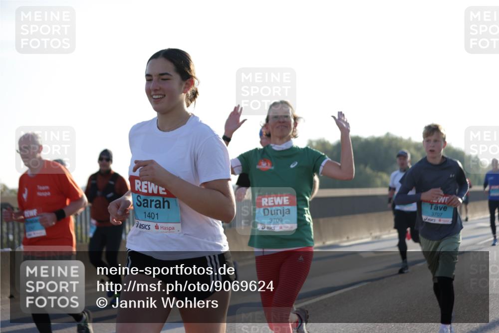 03.10.2025 - Köhlbrandbrückenlauf Jannik Wohlers http://msf.ph/oto/9069624 03.10.2025 09:17:07 Position 3 1401, 3709, 3707 meine-sportfotos.de