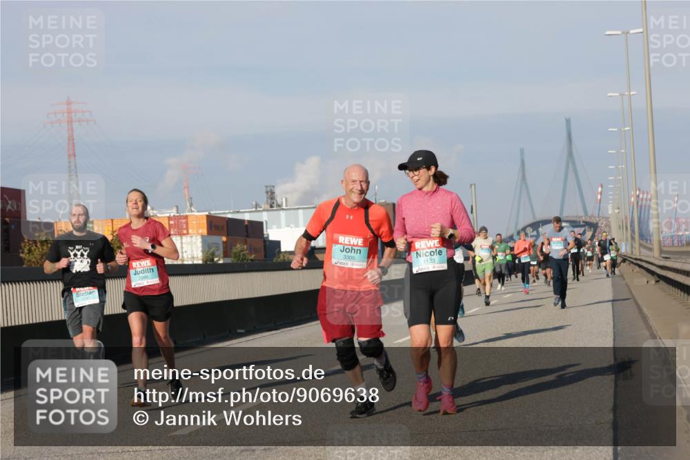 03.10.2025 - Köhlbrandbrückenlauf Jannik Wohlers http://msf.ph/oto/9069638 03.10.2025 09:48:36 Position 3 2998, 3305, 1123 meine-sportfotos.de
