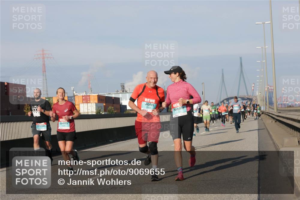 03.10.2025 - Köhlbrandbrückenlauf Jannik Wohlers http://msf.ph/oto/9069655 03.10.2025 09:48:37 Position 3 2998, 3305, 1123 meine-sportfotos.de