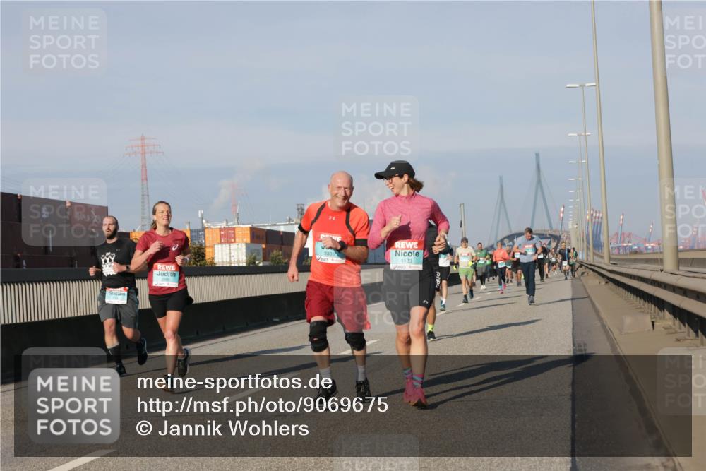 03.10.2025 - Köhlbrandbrückenlauf Jannik Wohlers http://msf.ph/oto/9069675 03.10.2025 09:48:37 Position 3 2, 3305, 1123 meine-sportfotos.de