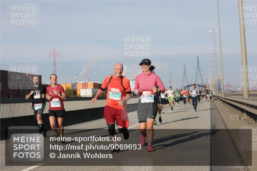 03.10.2025 - Köhlbrandbrückenlauf Jannik Wohlers http://msf.ph/oto/9069693 03.10.2025 09:48:37 Position 3 22, 3305, 1123 meine-sportfotos.de