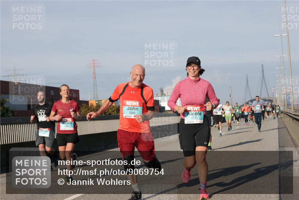 03.10.2025 - Köhlbrandbrückenlauf Jannik Wohlers http://msf.ph/oto/9069754 03.10.2025 09:48:38 Position 3 2998, 3305, 1123 meine-sportfotos.de