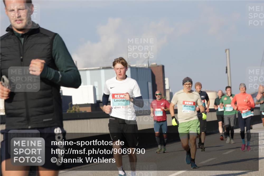 03.10.2025 - Köhlbrandbrückenlauf Jannik Wohlers http://msf.ph/oto/9069790 03.10.2025 09:48:40 Position 3 30, 3111, 1776 meine-sportfotos.de