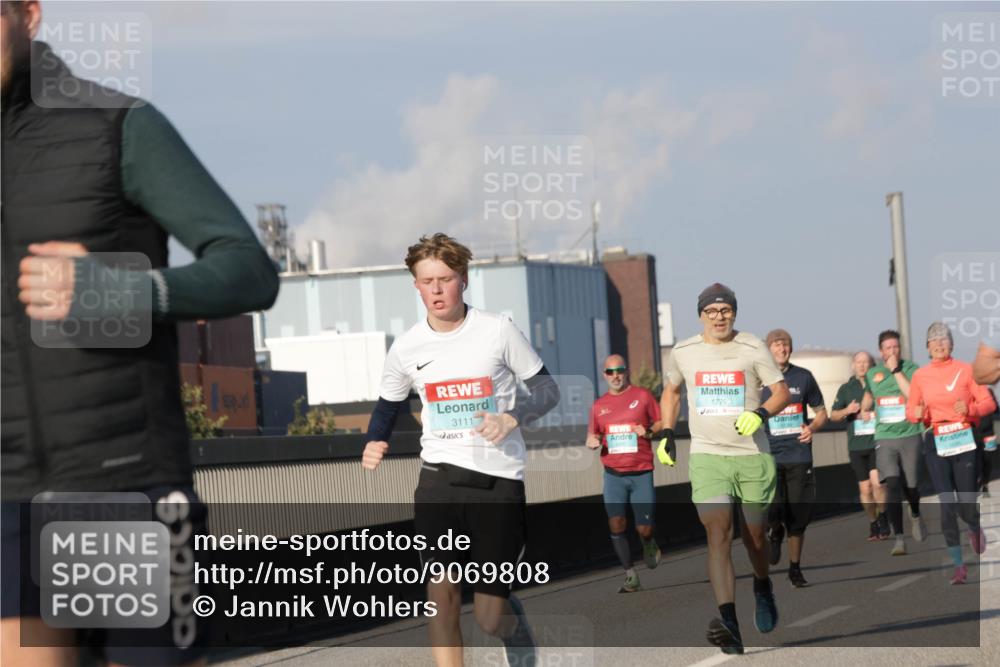 03.10.2025 - Köhlbrandbrückenlauf Jannik Wohlers http://msf.ph/oto/9069808 03.10.2025 09:48:40 Position 3 1776, 3111 meine-sportfotos.de