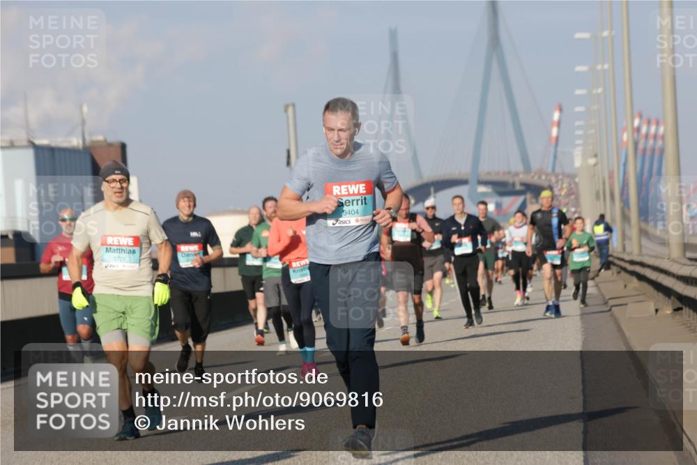 03.10.2025 - Köhlbrandbrückenlauf Jannik Wohlers http://msf.ph/oto/9069816 03.10.2025 09:48:41 Position 3 1776, 3404 meine-sportfotos.de
